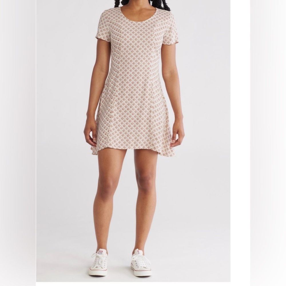 HURLEY Women’s Short Sleeve Cream Patterned Swing Dress